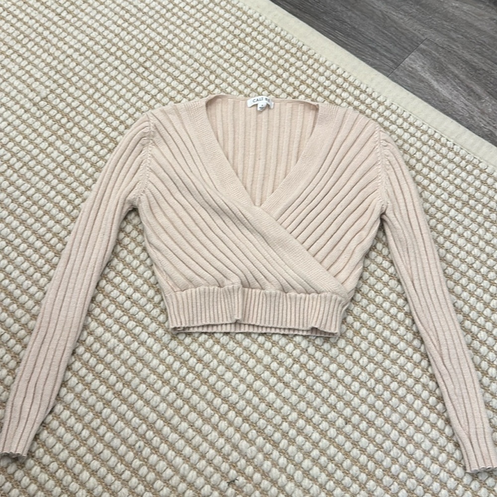 Light pink / beige cropped sweater